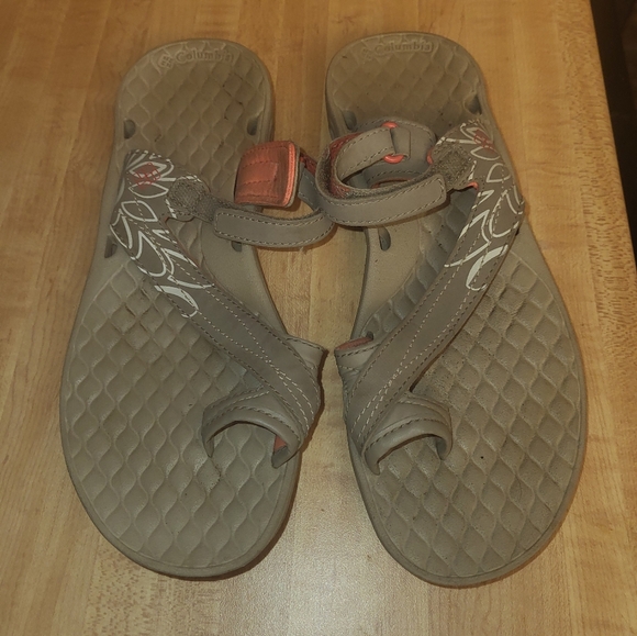 Columbia Omni Grip Tan Sandals with salmon flower details - Picture 9 of 9